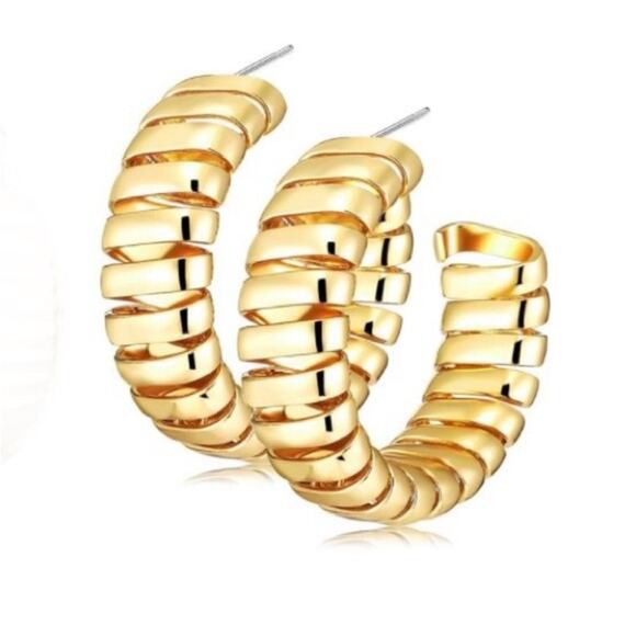 Gold Chunky ribbed hoop earrings - Picture 1 of 1